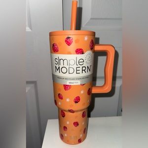 Simple Modern Trek Tumbler 40 oz Strawberry